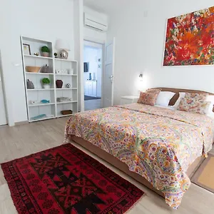 Val Apartment Split